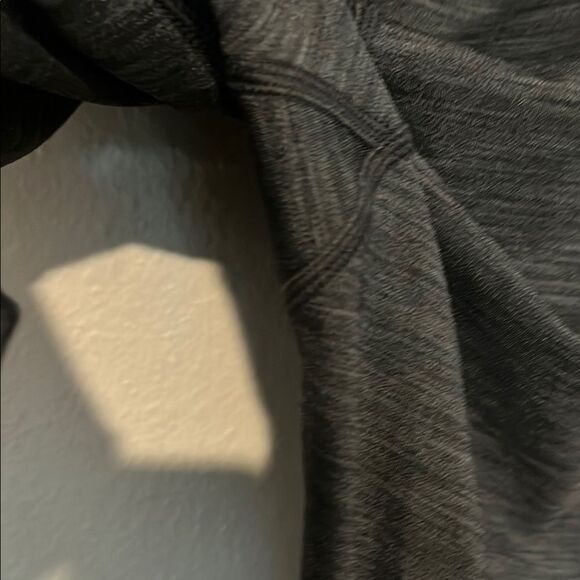 Lululemon heathered Black Leggings, size 4 - Picture 6 of 8